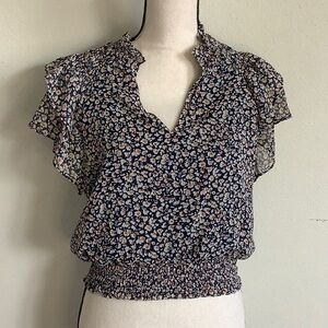 ASTR the Label ruffle sleeve top size navy/white